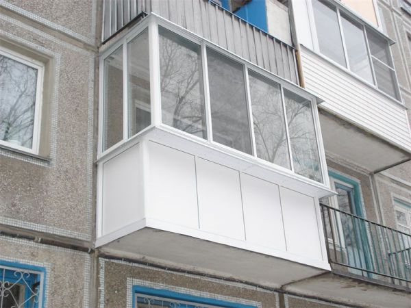 Что выбрать для остекления балкона – пластик или алюминий?